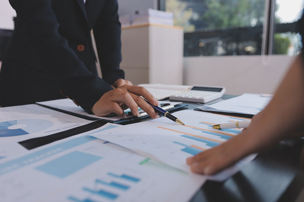 厳格な財務管理とキャッシュフロー設計のイメージ