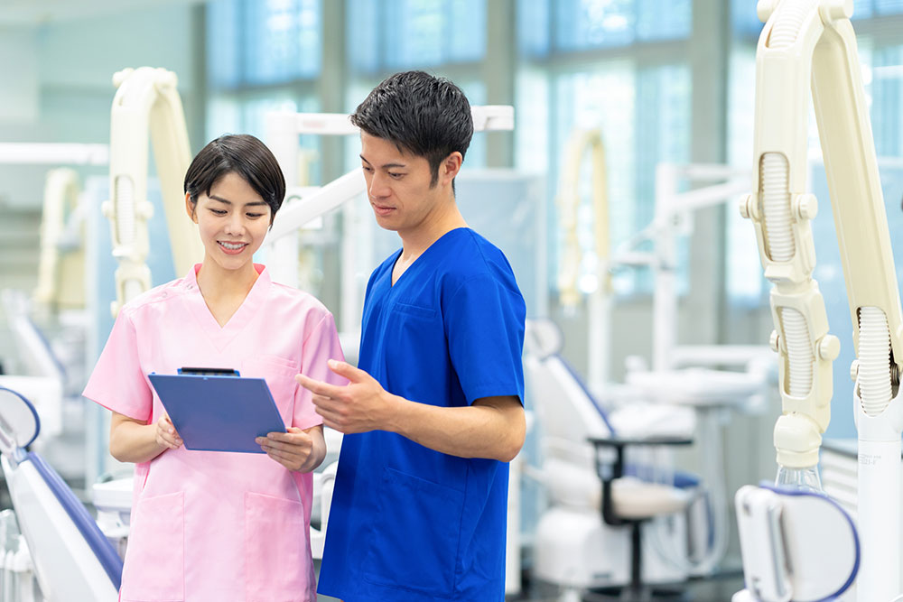 歯科衛生士・技工士の「ダブル採用危機」のイメージ